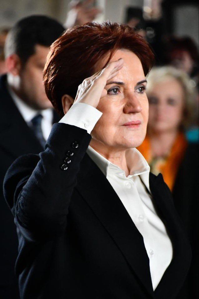 Gkn_sahin44's tweet photo. Sayın @meral_aksener tebrik ediyorum.Öyle bir parti kurmuş ki,iktidara başkan yrd muhalefete vekil 2 tane genel başkan çıkarmış.Madem bu kadar marifetliydiler ,her şeyi bu kadar biliyorlardı bu yaptıklarını bulundukları yerde yapsalardı.Bu da gösteriyor ki herkes YOLUNDA. https://t.co/qrDRZUDjRT