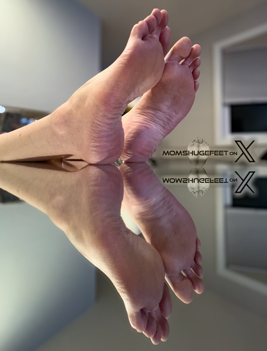 Mom's Huge Feet tweet media