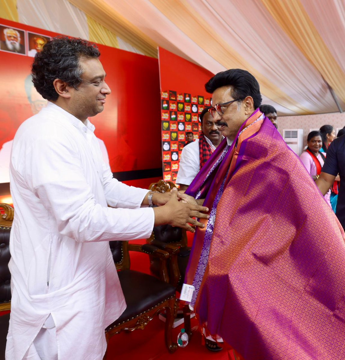 INCTamilNadu's tweet image. Election Campaign Public Meeting at Vandalur.

Together, we rise. Together, we win.

#INDIAAlliance
#Congress

@girishgoaINC @nivedithalva @SPK_TNCC @DKShivakumar