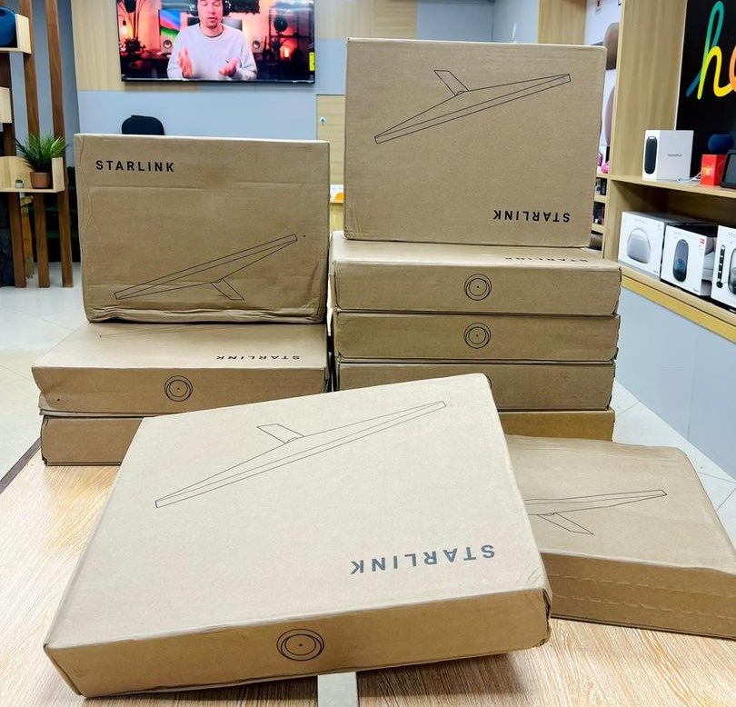 ngatcharius's tweet photo. J’ai envie de leak les prix des antennes Starlink qu’on m’a envoyé. Moins de 300k la standard 🙈 https://t.co/mXlqaZLLaB