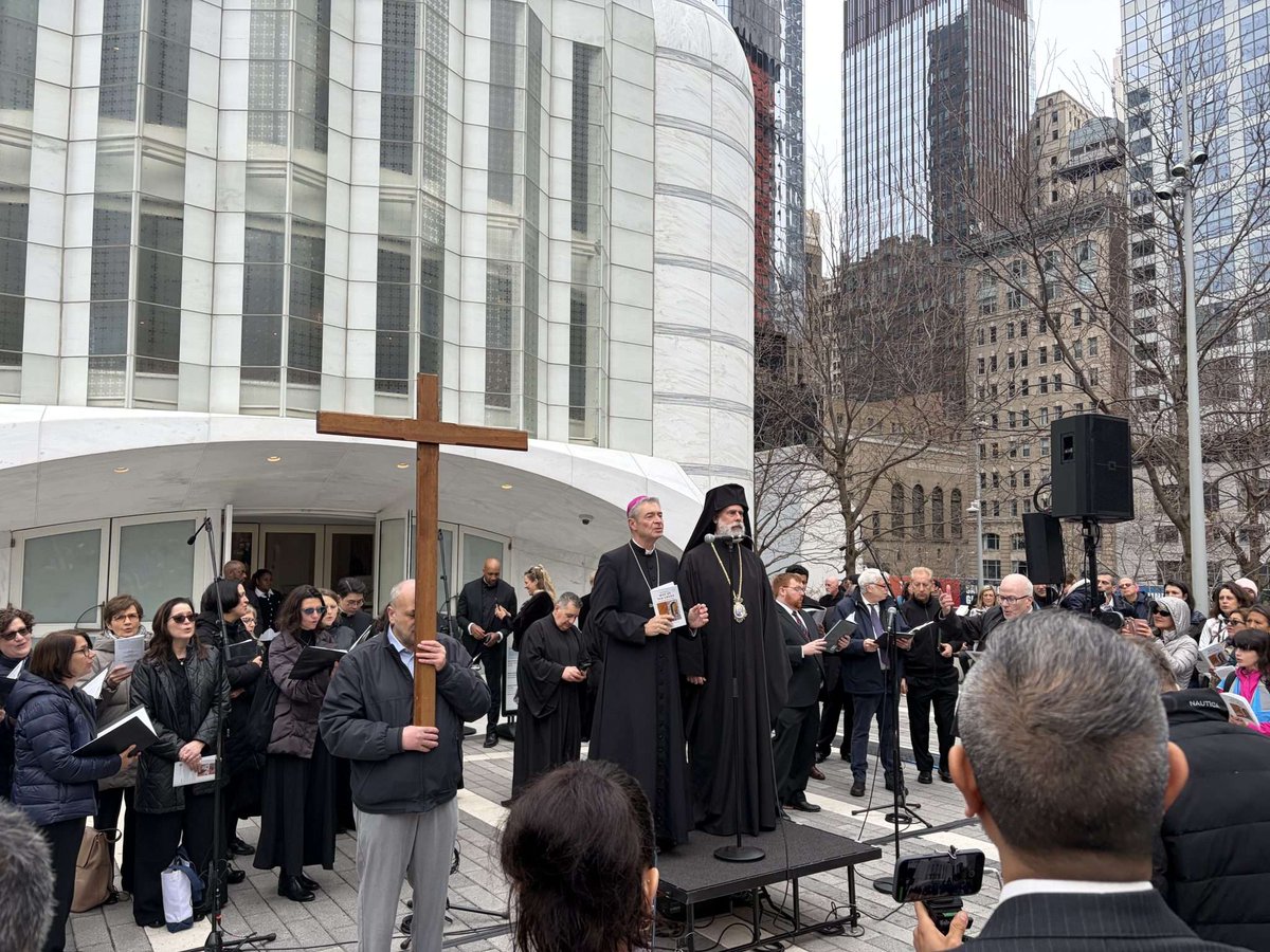 CNLRLATAM's tweet photo. 🛐🇺🇸 #EstadosUnidos: El Vía Crucis sobre el Puente de Brooklyn celebra su 30 aniversario

Miles de fieles católicos y ortodoxos participaron en la procesión del Vía Crucis sobre el Puente de Brooklyn por Viernes Santo.

Lee la nota completa: https://t.co/TgZN3fv9I5 https://t.co/yGWvjCXO4s