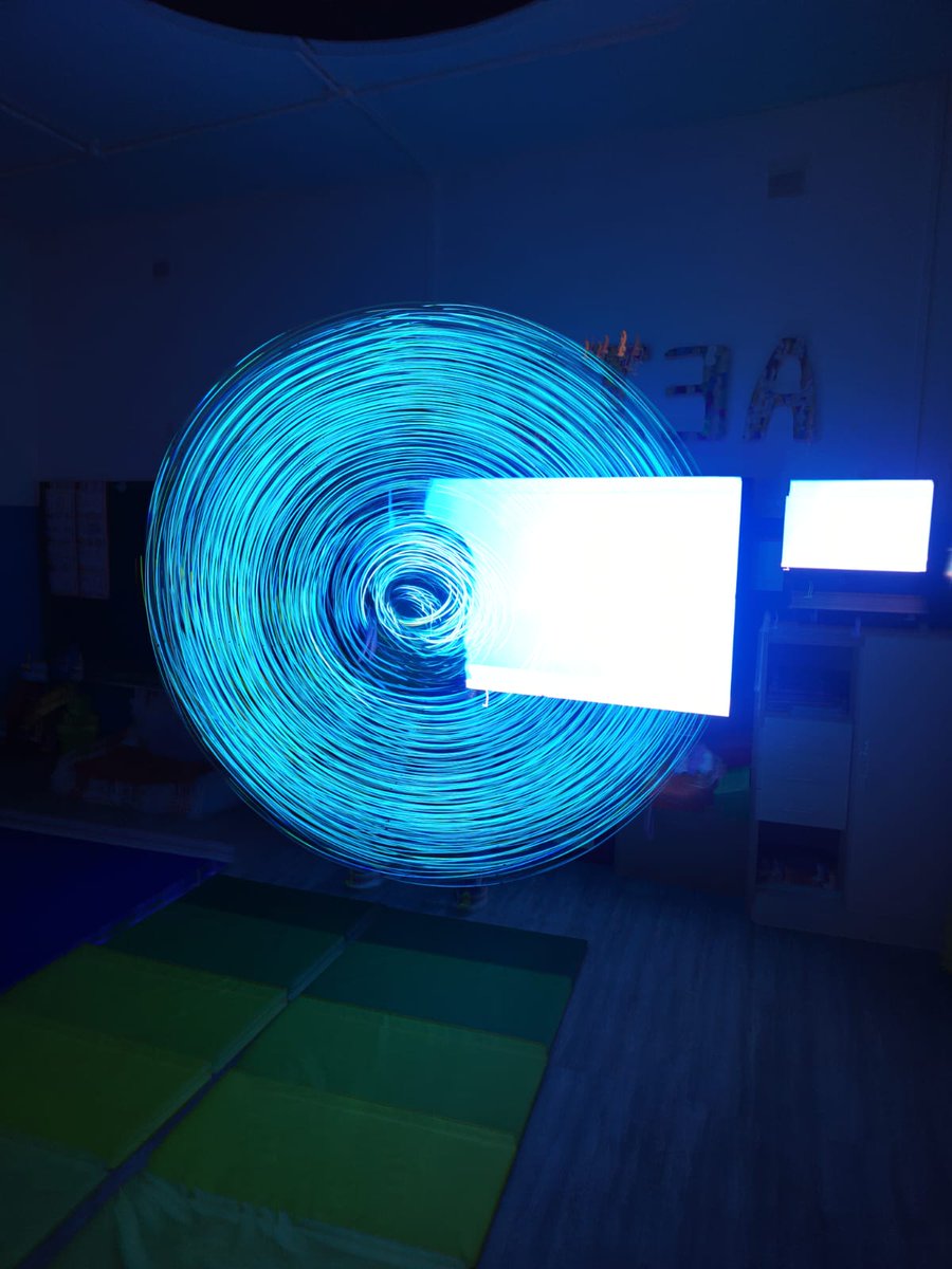 lobo_tic's tweet photo. De propina, unas fotos explicando lo que vamos a hacer con una tira de leds
#ProgrAmARTE #Arte #CodigoEscuela4_0 https://t.co/MANCWRgYzZ