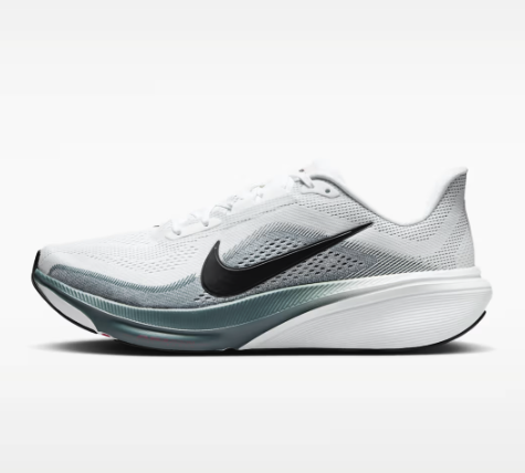 Heskicks tweet media