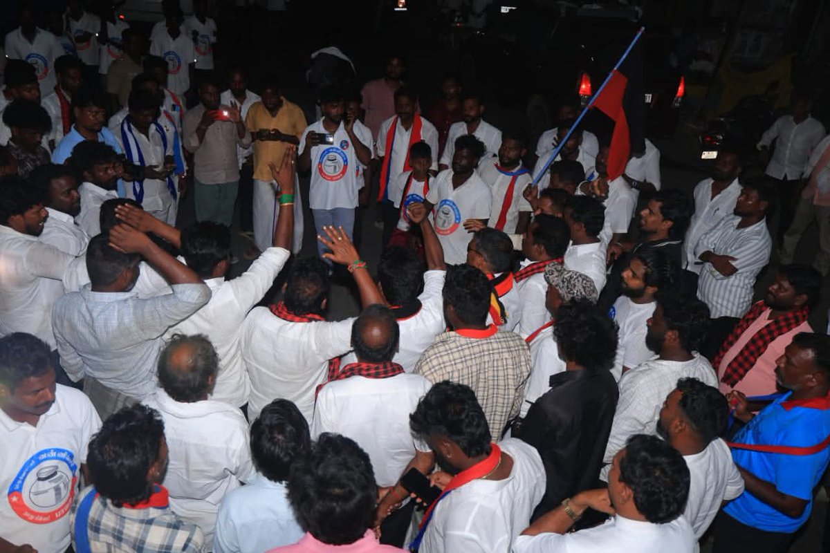 #திண்டிவனம் சட்டமன்ற தொகுதி - #முட்டுக்காடு - #அழகன்குப்பம்  பகுதியில் புரட்சியாளர் #அம்பேத்கர் சிலைக்கு, மதசார்பற்ற முற்போக்கு கூட்டணி கட்சிகளின் நிர்வாகிகளுடன் மாலை அணிவித்து இன்றைய பரப்புரையை நிறைவு செய்தோம்.

#ஸ்டாலின்_தொடரட்டும் #தமிழ்நாடு_வெல்லட்டும்
#வன்னிஅரசு_வெல்லட்டும்