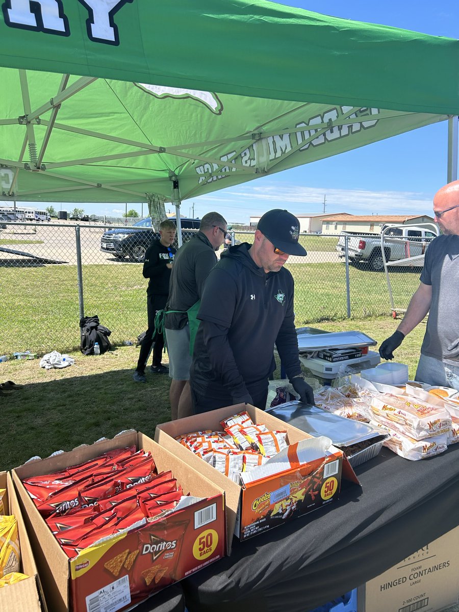FoxUnleash's tweet photo. The Caddo Mills Track Team wants to give a special thank you to Caddo Mills booster Club @CaddoClub , Sweeney BBQ @sweeney_bbq , Superintendent Luke Allison @luke__allison, Principal Boe Parr @CaddoMillsHS and AD Kodi Crane @KodiCrane for making yesterday possible. @ #UNCOMMON https://t.co/dAuygbckQk