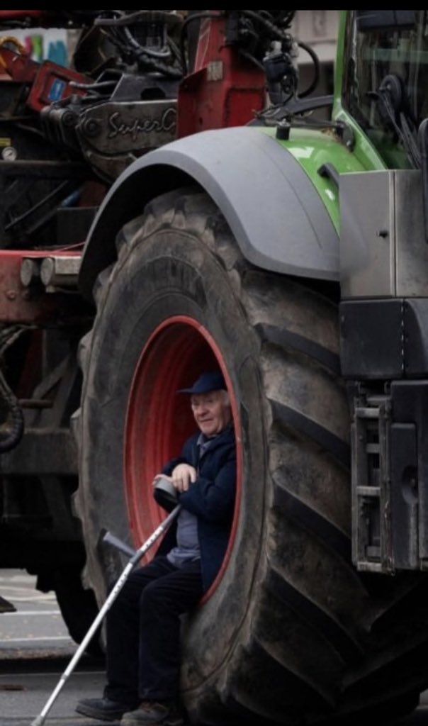 Grouchy_Old_Nerd tweet media