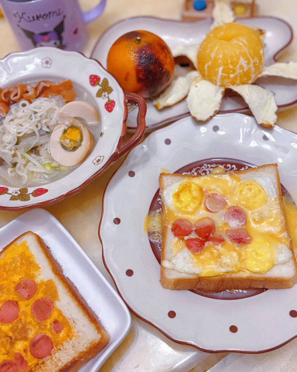 mysue2007's tweet photo. Sunny-side up eggs + avocado toast + fresh berries — quick, colorful, and fuel for the day! Who’s skipping the rush for this https://t.co/7lBAsrepKp