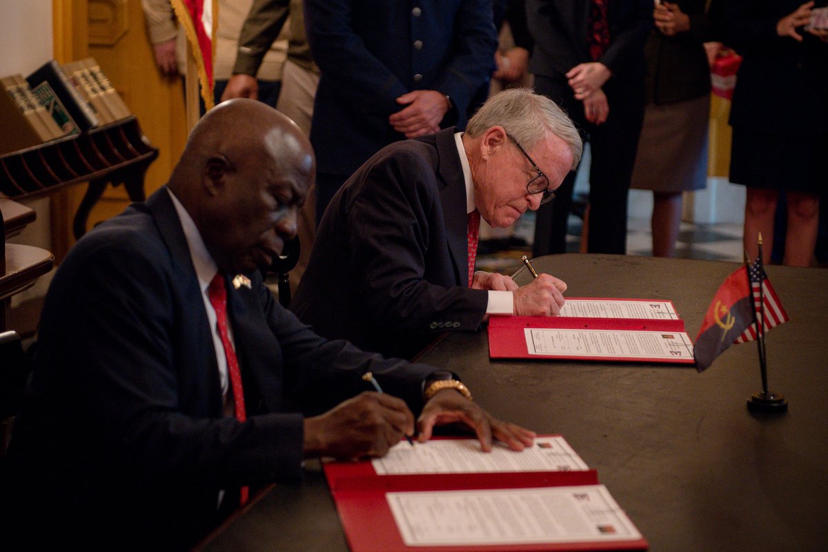 OHNationalGuard's tweet photo. Officially Signed in Ink! 🇺🇸🇦🇴

@GovMikeDeWine signs a partnership agreement with the Republic of Angola, marking a new chapter in the Ohio National Guard’s State Partnership Program and strengthening international cooperation.

📸: Joshua Mann https://t.co/6rtwkIz569