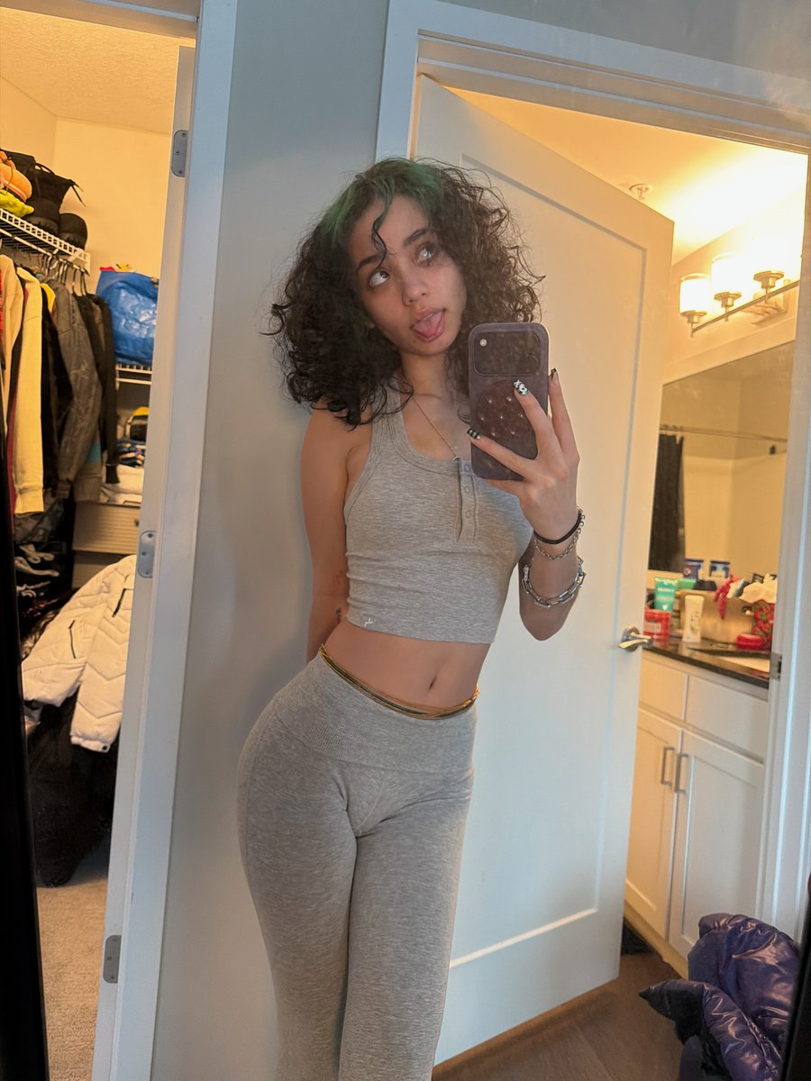 angelica👾 tweet media