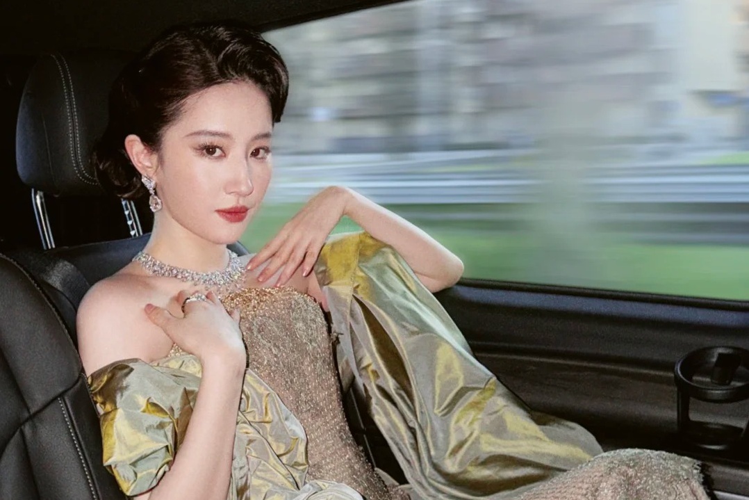 ruichenruichen's tweet image. 俏皮可爱的古堡女主  #liu yi fei #神仙姐姐刘亦菲 #刘亦菲