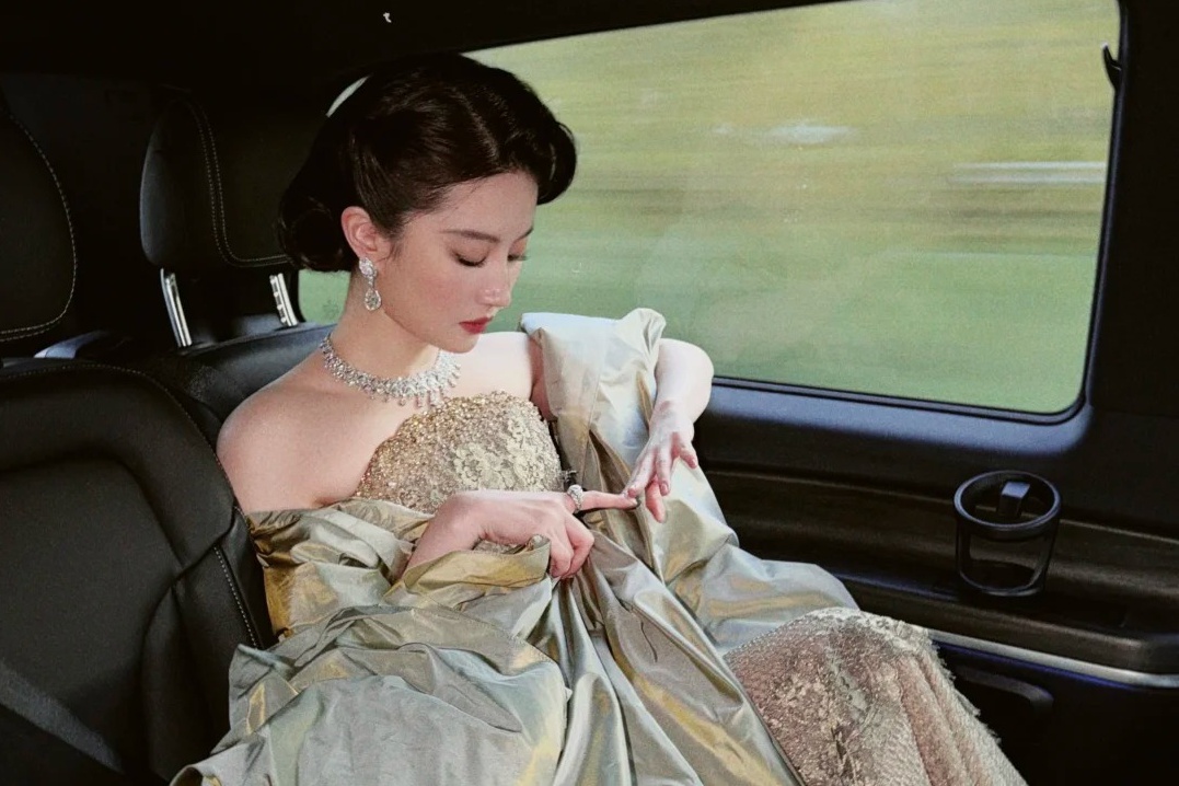 ruichenruichen's tweet image. 俏皮可爱的古堡女主  #liu yi fei #神仙姐姐刘亦菲 #刘亦菲