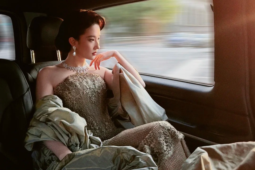 ruichenruichen's tweet image. 俏皮可爱的古堡女主  #liu yi fei #神仙姐姐刘亦菲 #刘亦菲