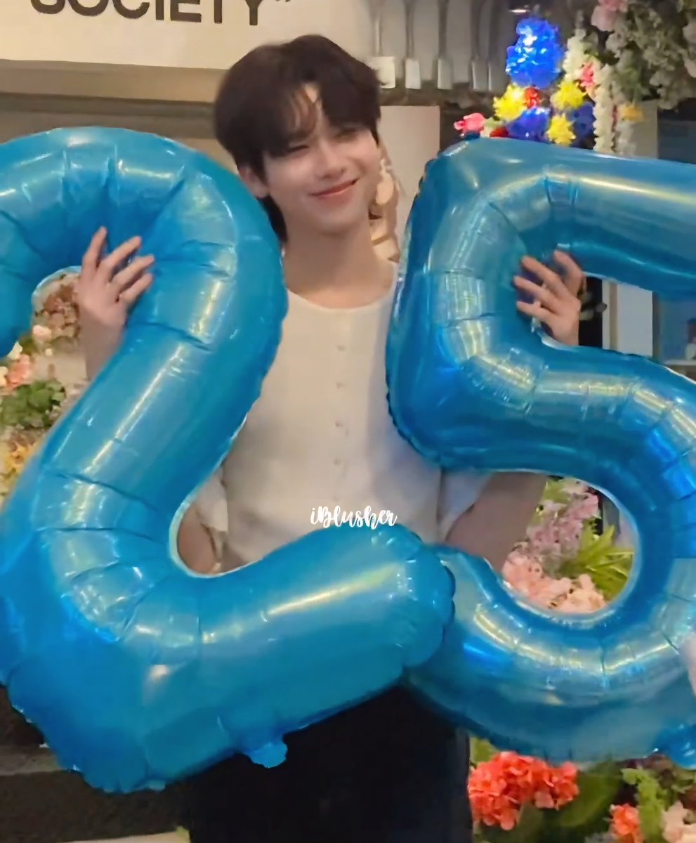 Littlescence's tweet photo. Que cada meta y deseo que tengas se cumplan mi dulce Ohm🫂
OHMKRIT 25TH CHAPTER
#OHM25THBDAY #OhmWeek #WeLoveOhmThanakrit #ohmkrit @ohmkrit 🎂 ꒱ ˎˊ˗ https://t.co/30GNzsBDij