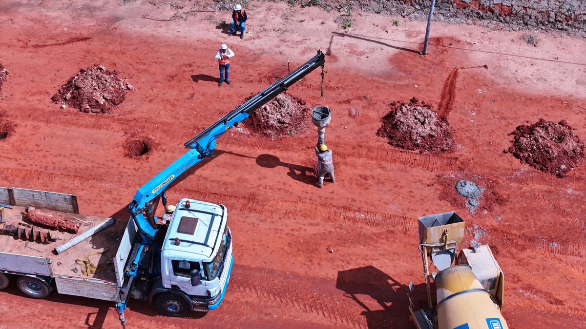 itaipuparaguay's tweet photo. ✅ ¡Curuguaty contará con mejor atención sanitaria! 🏥 Se inició la instalación de pilotes del futuro Hospital General de Curuguaty, emprendimiento que cuenta con el financiamiento de ITAIPU. De esta manera, el proyecto del Gobierno del Paraguay, que beneficiará a más de 270.000 habitantes, comienza a tomar forma.

🏥 Esta obra en el departamento de Canindeyú no solo representa progreso en infraestructura, sino también la posibilidad real de acceder a servicios médicos especializados de manera rápida y sin tener que recorrer largas distancias. 

Leé aquí  👉 https://t.co/odxyN2BR7q