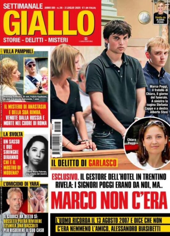 GiorgiaSalvagn1's tweet photo. #openbobekasi Garlasco, l’albergatore mette nei guai il fratello di Chiara Poggi: «Marco il giorno dell’omicidio non era in Trentino con i suoi»

25 Giugno 2025 - 17:35 
Alba Romano

 marco poggi
Il gestore dell'hotel in cui soggiornò la famiglia ricorda al settimanale Giallo l'assenza del fratello della vittima. Inclusa anche quella degli amici di famiglia, i Biasibetti
Nuovo colpo sul caso Garlasco, mentre sono in corso le nuove indagini sull’omicidio di Chiara Poggi, caso su cui finora c’è solo la condanna definitiva dell’allora fidanzato, Alberto Stasi, all’epoca 26enne. Finora nel nuovo filone di indagini, condotto dalla procura di Pavia, risulta indagato per omicidio in concorso Andrea Sempio, amico del fratello della vittima, Marco Poggi. Ma adesso, dopo 18 anni, al settimanale Giallo, in edicola domani, il gestore dell’albergo in Trentino, dove soggiornava la famiglia Poggi quando Chiara venne uccisa, svela un dettaglio pesante: Marco Poggi, durante quel maledetto 13 agosto del 2007, non era con i suoi in Trentino. Una rivelazione che, se confermata, ribalterebbe l’alibi del giovane.

«Marco non era con loro. Nemmeno i Biasibetti»
«La famiglia ha sempre detto che in quei giorni era in vacanza a Falzes, con Marco e con il suo amico Alessandro Biasibetti (oggi frate) e i suoi genitori. Nessun investigatore, però, ha mai chiesto conferma al gestore dell’albergo, né dopo l’omicidio, né negli anni seguenti», riporta la testata. Adesso il gestore dell’albergo in cui soggiornarono i Poggi ricorda che il fratello della ragazza non c’era. «I coniugi avevano una stanza matrimoniale e Marco non era con loro. Nemmeno i Biasibetti. È sicuro, perché conosceva molto bene i Poggi e ricorda il giorno della morte di Chiara, quando i Poggi vennero chiamati e avvertiti della tragedia e tornarono a Garlasco. Non ha mai sentito nominare, invece, i Biasibetti», riporta Giallo.