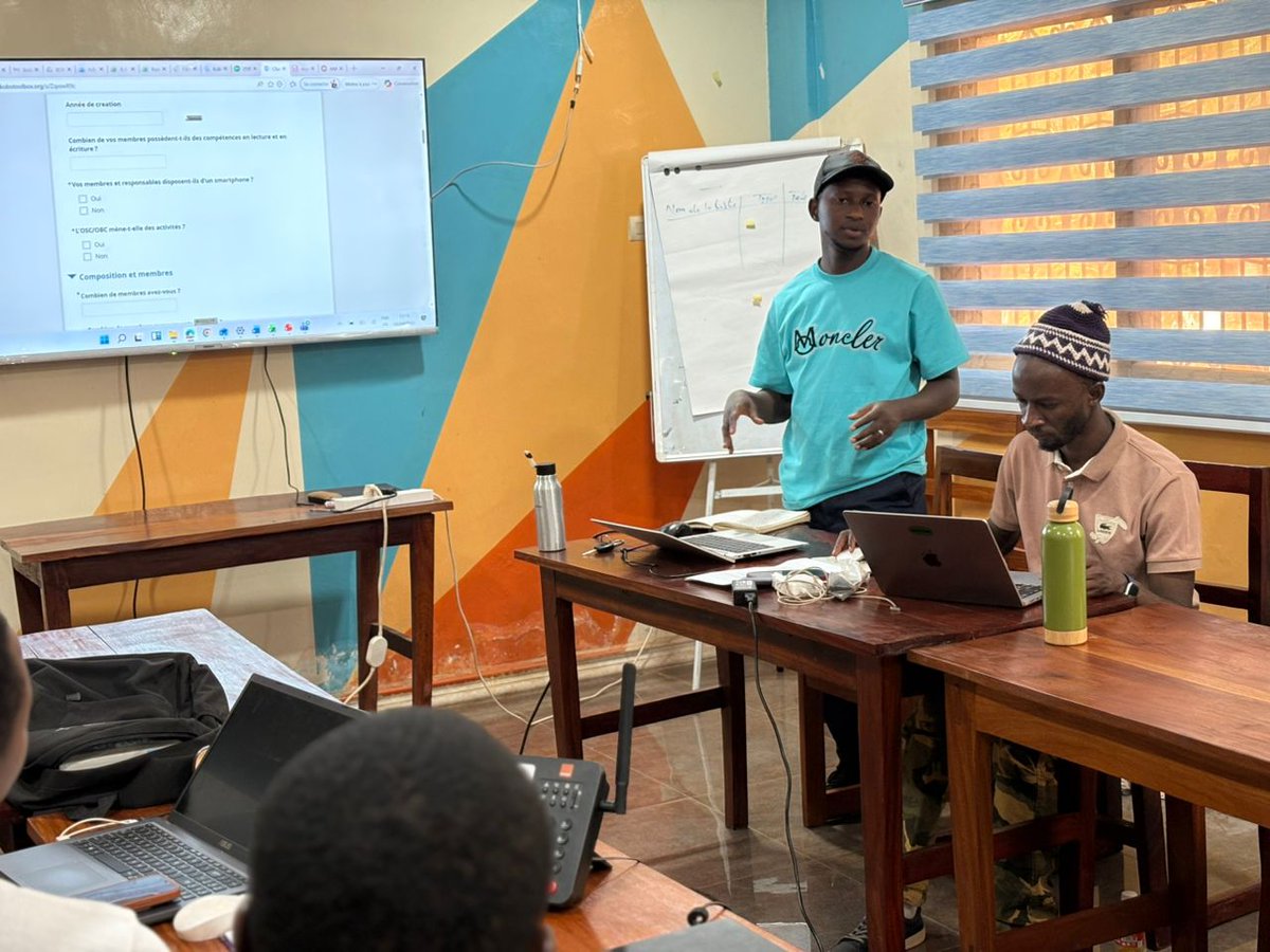 mairies_ouverte's tweet photo. Ce 8 avril, nous avons organisé une session de cadrage avant 𝐥𝐞 𝐝𝐢𝐚𝐠𝐧𝐨𝐬𝐭𝐢𝐜 𝐝𝐞 𝟔𝟎 𝐎𝐒𝐂/𝐎𝐁𝐂 𝐝𝐚𝐧𝐬 𝟓 𝐜𝐨𝐦𝐦𝐮𝐧𝐞𝐬 𝐝𝐞 #𝐋𝐚𝐛𝐞́. Cette action est conduite par @Villageois 2.0 en partenariat avec @ccfd_tsolidaire, sur financement de l'@UEenguinee https://t.co/TxyW3kRgIF