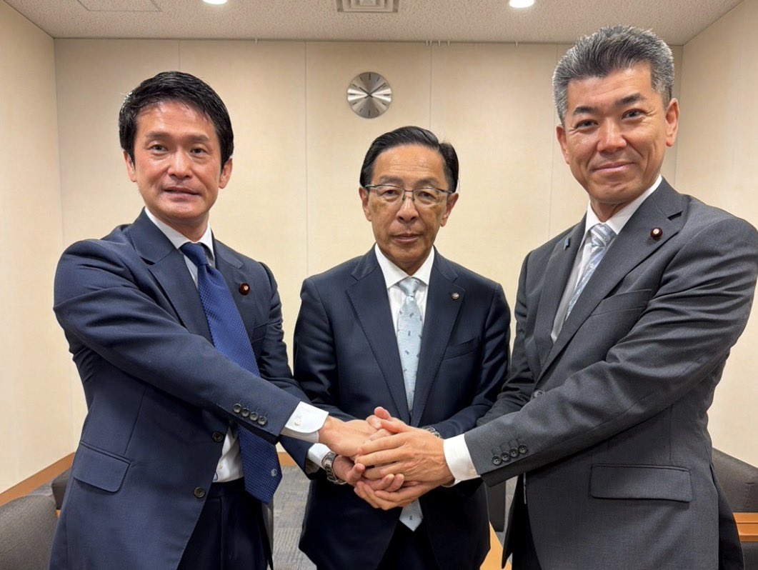 【小川代表が西脇京都府知事と懇談】

小川淳也代表は4月9日、京都府知事に当選された西脇隆俊知事を訪問し、懇談しました。

今回の知事選では中道改革連合として推薦し、その御礼と今後の連携について意見交換を行いました。

京都選出の泉健太衆院議員（代議士会長）も同席しました。