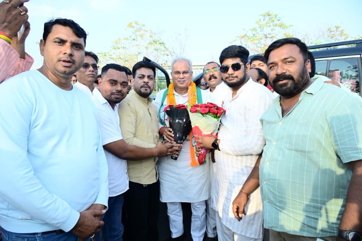 आज पेंड्रीडीही चौक, बिलासपुर आगमन पर कांग्रेसजनों द्वारा आत्मीय स्वागत हेतु सहृदय आभार, आप सभी का स्नेह और भरोसा बना रहे.

इस दौरान विधानसभा में पार्टी के उप सचेतक दिलीप लहरिया जी विशेष रूप से उपस्थित रहे.