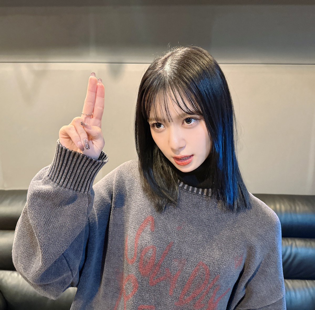 GIRLS GIRLS GIRLS tweet media