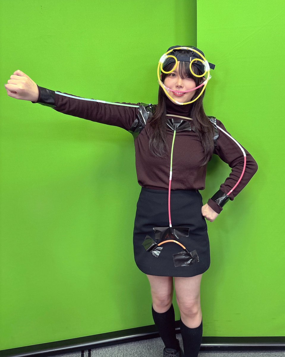 ReSAEnter's tweet photo. どんな時でも笑顔をキープできるライトを
前歯に当てながらお仕事をする事が叶い😃

8番出口では一番出会いたくなかった異変に出会えましたな🌊

次回最終回！
『PICO PARK2』で物理的に一緒に遊んでおくれよーーー👋
#遊んでおくれよ https://t.co/UHD6iGXajB