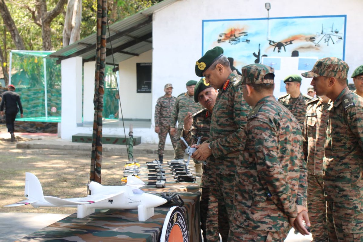 suryacommand's tweet photo. "𝗙𝗼𝗿𝗴𝗶𝗻𝗴 𝗧𝗼𝗺𝗼𝗿𝗿𝗼𝘄’𝘀 𝗕𝗮𝘁𝘁𝗹𝗲𝗳𝗶𝗲𝗹𝗱 𝗘𝗱𝗴𝗲."
Lt Gen Anindya Sengupta, GOC-in-C CentralCommand, along with #GOC UB Area & #GOC Uttarakhand Sub Area, reviewed the operational preparedness and Drone Training Arena of #PanchshulWarriors at #Banbasa Military Station.
The visit highlighted the Indian Army’s focused thrust on integrating cutting-edge technologies into training and operations. He was briefed on advanced drone capabilities, simulation-based training modules and evolving tactical frameworks aligned to the demands of modern battlefields.
#ArmyCdr commended the professionalism and commitment of all ranks. He exhorted troops to continuously adapt, innovate and accelerate the adoption of niche technologies to retain a decisive edge in future warfare.
#IndianArmy #SuryaCommand #FutureReady #DroneWarfare #OperationalPreparedness #Modernisation #ReadyAlways
@adgpi
@ProDefLko
@PROdefprayagraj
@PIB_India
@HQ_IDS_India
@PRODefDehradun
@UBArea_IA