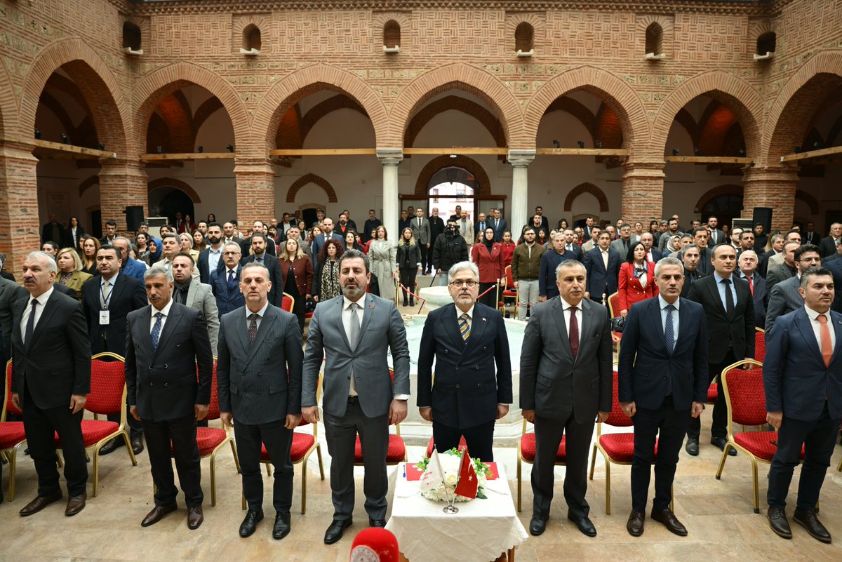 bursailmem16's tweet photo. 📌 Bir Şehir Bin Derslik Bursa Projesi Tanıtım Programı

Millî Eğitim Bakan Yardımcımız Sayın Dr. Ömer Faruk Yelkenci, Temel Eğitim Genel Müdürümüz Ebubekir Sıddık Savaşçı, İl Millî Eğitim Müdürümüz Gürhan Çokgezer ve İl Kültür ve Turizm Müdürü Dr. Kamil Özer, Müdürlüğümüz tarafından Muradiye El Yazmaları Müzesinde gerçekleştirilen ‘Bir Şehir Bin Derslik Bursa Okul Dışı Öğrenme Ortamları’ projesinin tanıtım programına katıldı.

@tcmeb @Yusuf__Tekin @farukyelkenci @mebtegm @ebubekirsavasci @GurhanCokgezer #bursamem