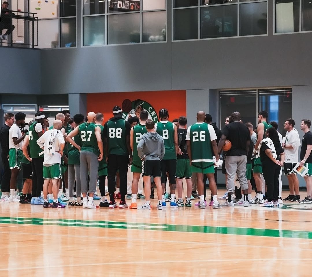 TMacInVT's tweet photo. @tracywine145 I disagree... Most C's fans understand the importance of team chemistry and "vibe." Giannis plays nice guy but has been a 🍆 for years. Getting coaches fired, forcing his brothers in, which takes spots from players like a Hugo, Jordan, or Ron.
Team > Talent.
#ItsDifferentHere https://t.co/WF1rx0Oiub