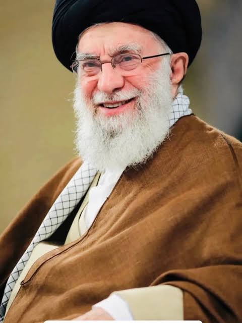 seyed_yousof28's tweet photo. چهل روز از پرکشیدنت گذشت، اما عطر حضورت هنوز در نفسِ زمان جاری‌ست…
آقای شهیدم، تو رفتی، اما راهت روشن‌تر و زنده‌تر از همیشه در دل‌هایمان می‌تپد.
ما روزی فدایی تو بودیم، و امروز با عهدی استوارتر، فدایی آرمان و راهت خواهیم ماند… 💔🖤
#شهید_ایران https://t.co/hOg0UywMDy