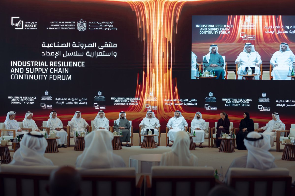 AMB_Alhamed's tweet photo. في دولة الإمارات التي جعلت من كل تحدٍ منصة للانطلاق، تتجاوز المرونة الصناعية مرحلة الاستجابة للأزمات، لتصبح نهجاً استراتيجياً تدير به الدولة دفة النمو.. ومن هنا تتجلى الرؤية الاستشرافية لقيادتنا الرشيدة، التي أسست لقطاع صناعي مرن قادر على الاستمرار تحت مختلف الظروف.. خلال ملتقى المرونة الصناعية واستمرارية سلاسل الإمداد في أبوظبي تعرفنا على كيف استطاع قطاعنا الصناعي العمل وفق بنية مؤسسية متماسكة خلال الاعتداءات الإيرانية الإرهابية؛ حيث لم تتوقف خطوط الإنتاج، ولم تتعطل سلاسل القيمة، بل استمرت المنظومة بكفاءة عالية، مدعومة بقرارات استباقية واستثمارات ذكية في البنية التحتية والتكنولوجيا.. كما استمعنا من معالي الدكتور سلطان الجابر لشرح وافٍ عن النسخة الخامسة من منتدى ومنصة اصنع في الإمارات التي تجسد طموح قيادتنا الرشيدة في بناء اقتصاد تنافسي ومستدام، يقوده التصنيع المحلي، ويعتمد على الكفاءات الوطنية والابتكار والتقنيات المتقدمة.. وبقدر ما تشيد مرونة القطاع الصناعي في خطوط الإنتاج وقرارات الاستثمار، فإنها لا تكتفي بالمصانع وحدها، بل تتشكل أيضاً في الخطاب الإعلامي، عبر علاقة عضوية بين الإعلام والصناعة؛ فالإعلام شريك حقيقي في تشكيل الوعي، وترسيخ سردية وطنية قائمة على الجاهزية، وتفكيك التحديات بلغة علمية مسؤولة.. وبهذا يصبح الإعلام رافداً يغذي "رأس المال المعنوي" للاقتصاد، ويرسخ مناخ الثقة لدى المستثمرين والمجتمع على حد سواء..
#اصنع_في_الإمارات
#الإمارات
#قيادة_الإمارات