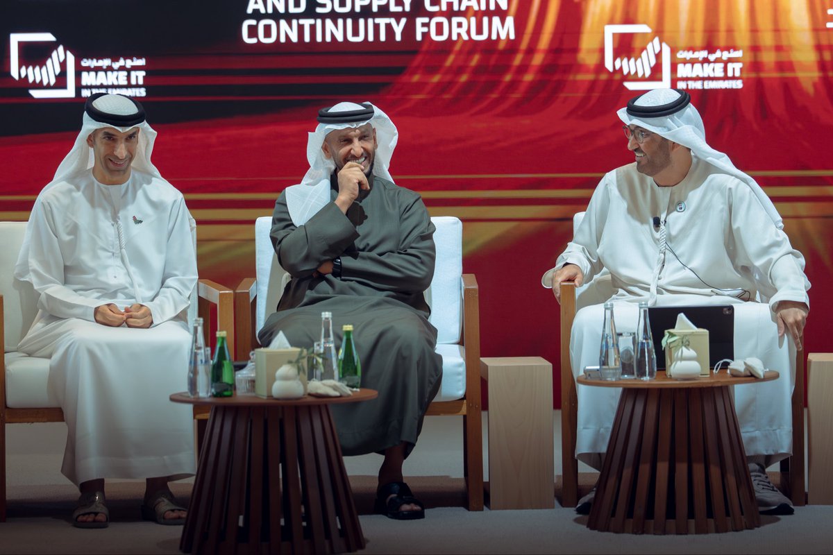 AMB_Alhamed's tweet photo. في دولة الإمارات التي جعلت من كل تحدٍ منصة للانطلاق، تتجاوز المرونة الصناعية مرحلة الاستجابة للأزمات، لتصبح نهجاً استراتيجياً تدير به الدولة دفة النمو.. ومن هنا تتجلى الرؤية الاستشرافية لقيادتنا الرشيدة، التي أسست لقطاع صناعي مرن قادر على الاستمرار تحت مختلف الظروف.. خلال ملتقى المرونة الصناعية واستمرارية سلاسل الإمداد في أبوظبي تعرفنا على كيف استطاع قطاعنا الصناعي العمل وفق بنية مؤسسية متماسكة خلال الاعتداءات الإيرانية الإرهابية؛ حيث لم تتوقف خطوط الإنتاج، ولم تتعطل سلاسل القيمة، بل استمرت المنظومة بكفاءة عالية، مدعومة بقرارات استباقية واستثمارات ذكية في البنية التحتية والتكنولوجيا.. كما استمعنا من معالي الدكتور سلطان الجابر لشرح وافٍ عن النسخة الخامسة من منتدى ومنصة اصنع في الإمارات التي تجسد طموح قيادتنا الرشيدة في بناء اقتصاد تنافسي ومستدام، يقوده التصنيع المحلي، ويعتمد على الكفاءات الوطنية والابتكار والتقنيات المتقدمة.. وبقدر ما تشيد مرونة القطاع الصناعي في خطوط الإنتاج وقرارات الاستثمار، فإنها لا تكتفي بالمصانع وحدها، بل تتشكل أيضاً في الخطاب الإعلامي، عبر علاقة عضوية بين الإعلام والصناعة؛ فالإعلام شريك حقيقي في تشكيل الوعي، وترسيخ سردية وطنية قائمة على الجاهزية، وتفكيك التحديات بلغة علمية مسؤولة.. وبهذا يصبح الإعلام رافداً يغذي "رأس المال المعنوي" للاقتصاد، ويرسخ مناخ الثقة لدى المستثمرين والمجتمع على حد سواء..
#اصنع_في_الإمارات
#الإمارات
#قيادة_الإمارات