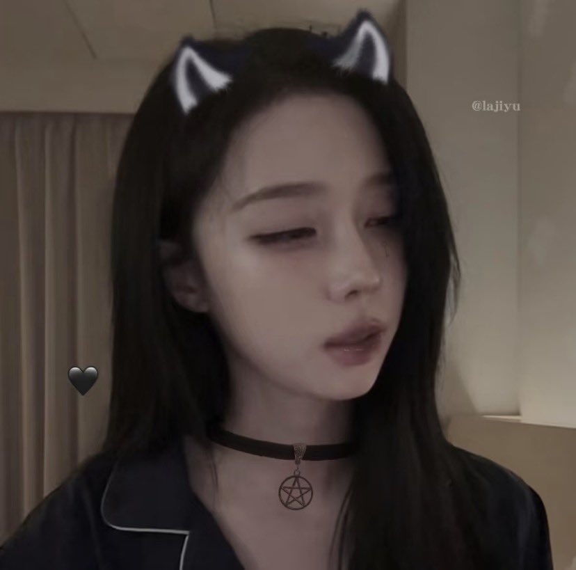 vesper0120's tweet photo. 我在下面狂顶 骚狗受不了了就露出这种表情 已经被我操的双眼迷离了 好想拽她脖子上的项圈 https://t.co/ZgalIkmvKC