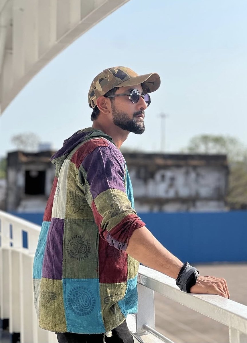 Living life kingsize...with love in his heart and smile that conquers minds.
#FahmaanKhan the unstoppable hero