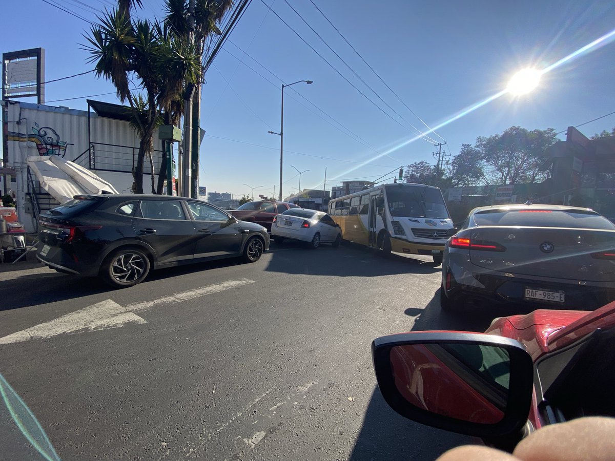 SpatiumEd's tweet photo. Cuando vamos a tener un ola de cultura vial y un plan para la salida y acceso del ajusco bajo y medio esto hoy como todos los días @Gabyosoriohdz @ClaraBrugadaM https://t.co/aNcb33j6sa