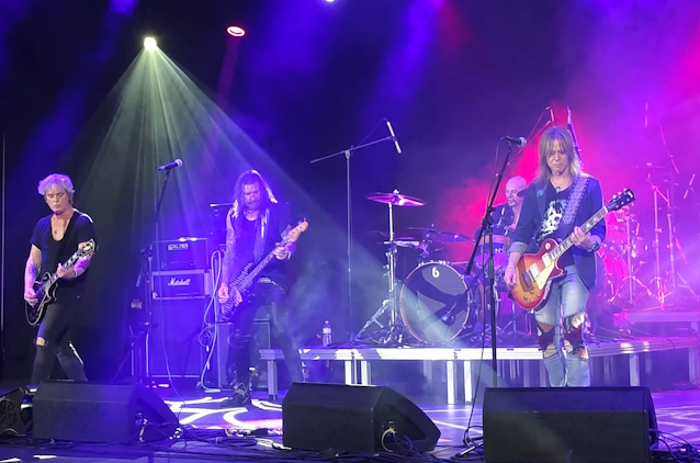 Watch: Members Of ACE FREHLEY's Solo Band Celebrate Late KISS Legend At Rome, New York Concert blabbermouth.net/news/watch-mem…
