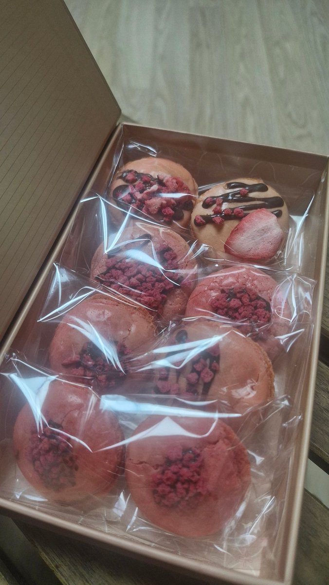 흰백환도상어 tweet media