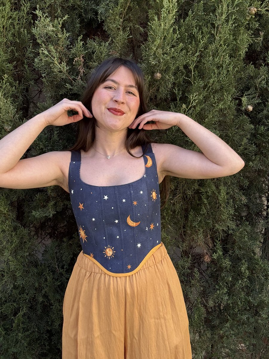 irenethat's tweet photo. Hago modelitos chulisimos de corsets como estos. Ahora mismo están agotados pero recomiendo ir a la otra red social para saber fecha del próximo drop 💝💝✨ https://t.co/gEyWCEhf2T https://t.co/mwizSTzMoF