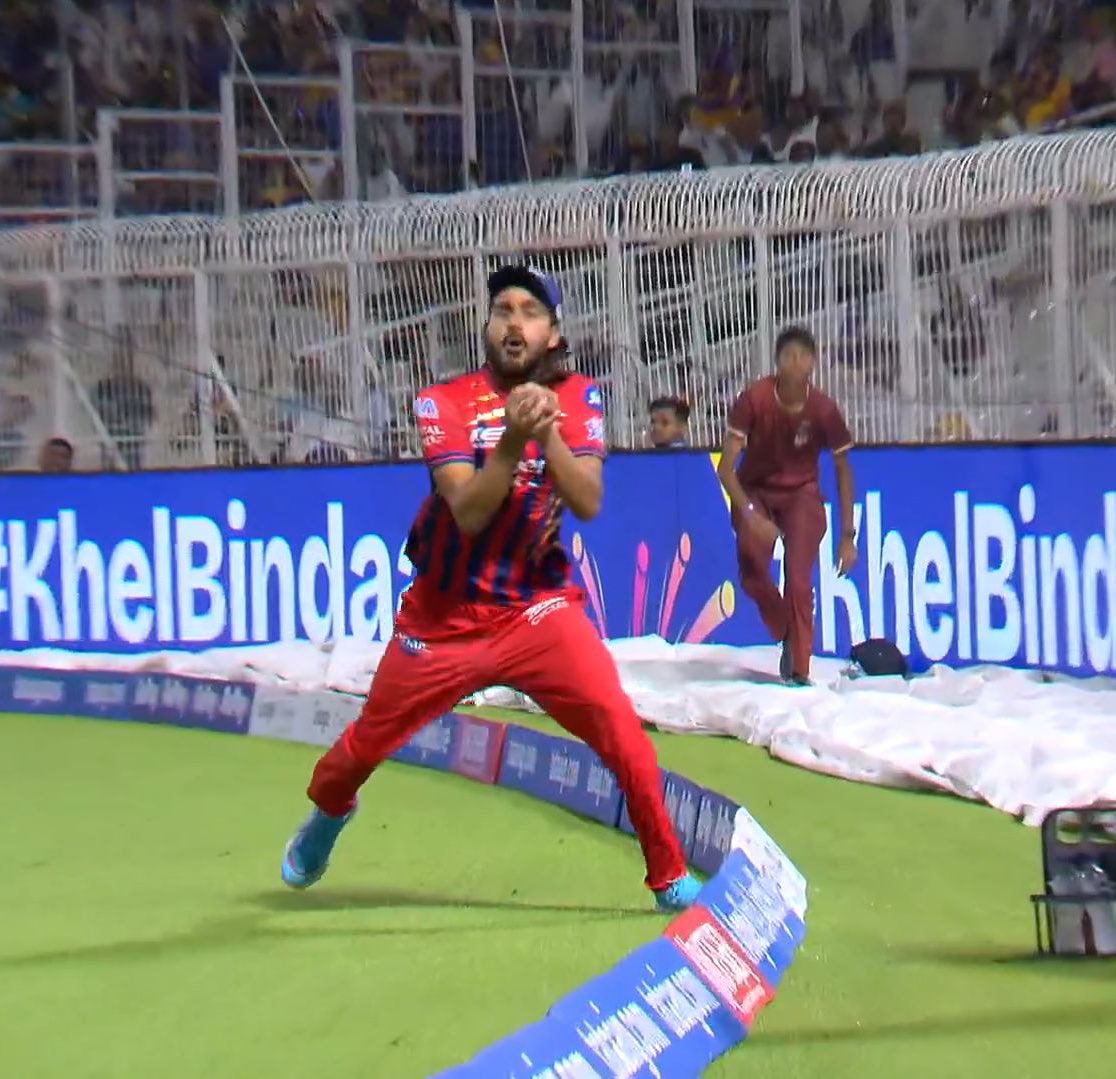 KKR Karavan tweet media