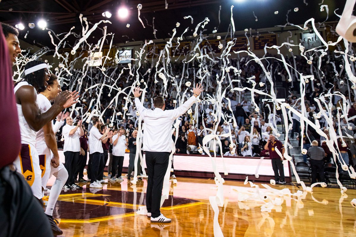 Adam Jaksa tweet media