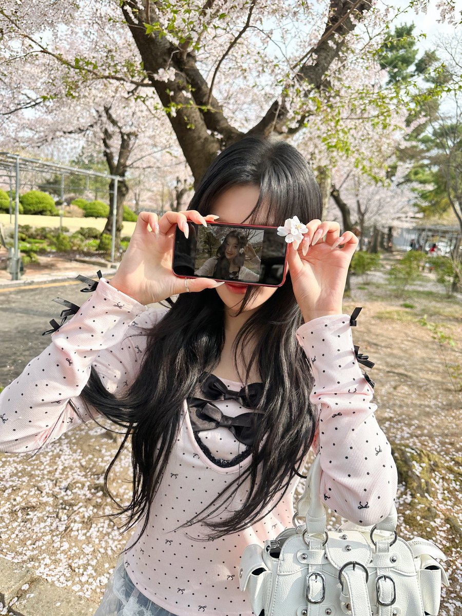 치명 tweet media