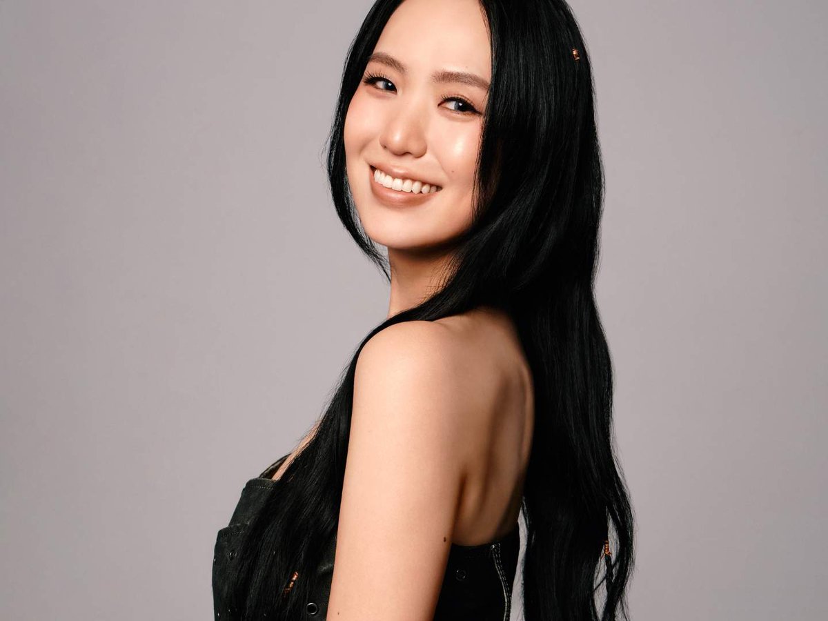 abcpopjournal's tweet image. Shi Shi releases trilingual R&amp;amp;B single “Falling in Love,” marking her first full Korean collaboration and expanding her global sound in 2026.

READ HERE: popjournalofficial.com/news/shi-shi-u…

#ShiShi #孙盛希 #FallinginLove
