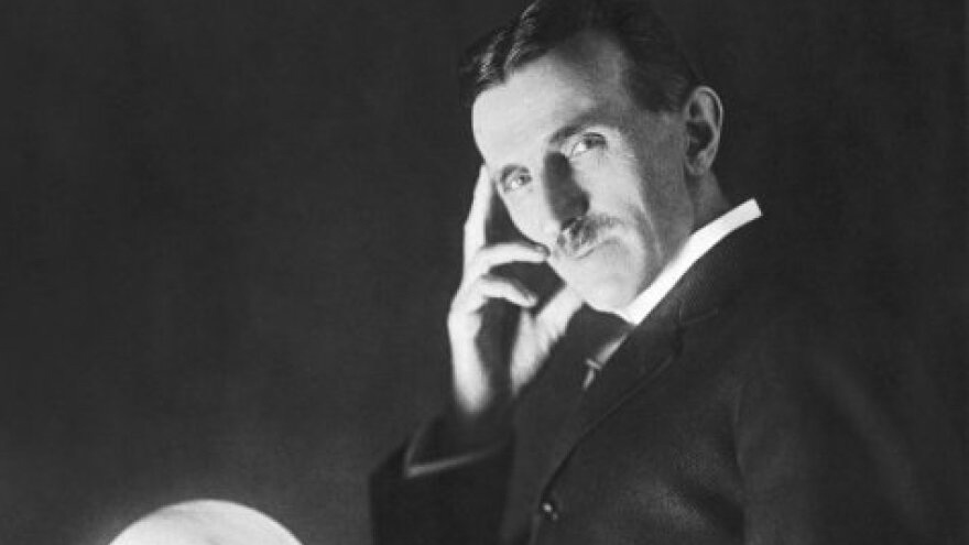 Sozyuku's tweet photo. “Sosyal yaşam bir oyalanmadır, gerçek zeka yalnızlıkta gelişir.”

- Nikola Tesla https://t.co/NlM3ogsPMV