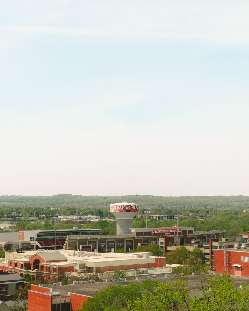 WKURecruiting's tweet photo. The Hill is in bloom just in time for the Spring Game. See you Saturday! πΈπ #GoTops #TopsOnTop #TheHill
π§΅: 3/4 https://t.co/axC15w5O9T