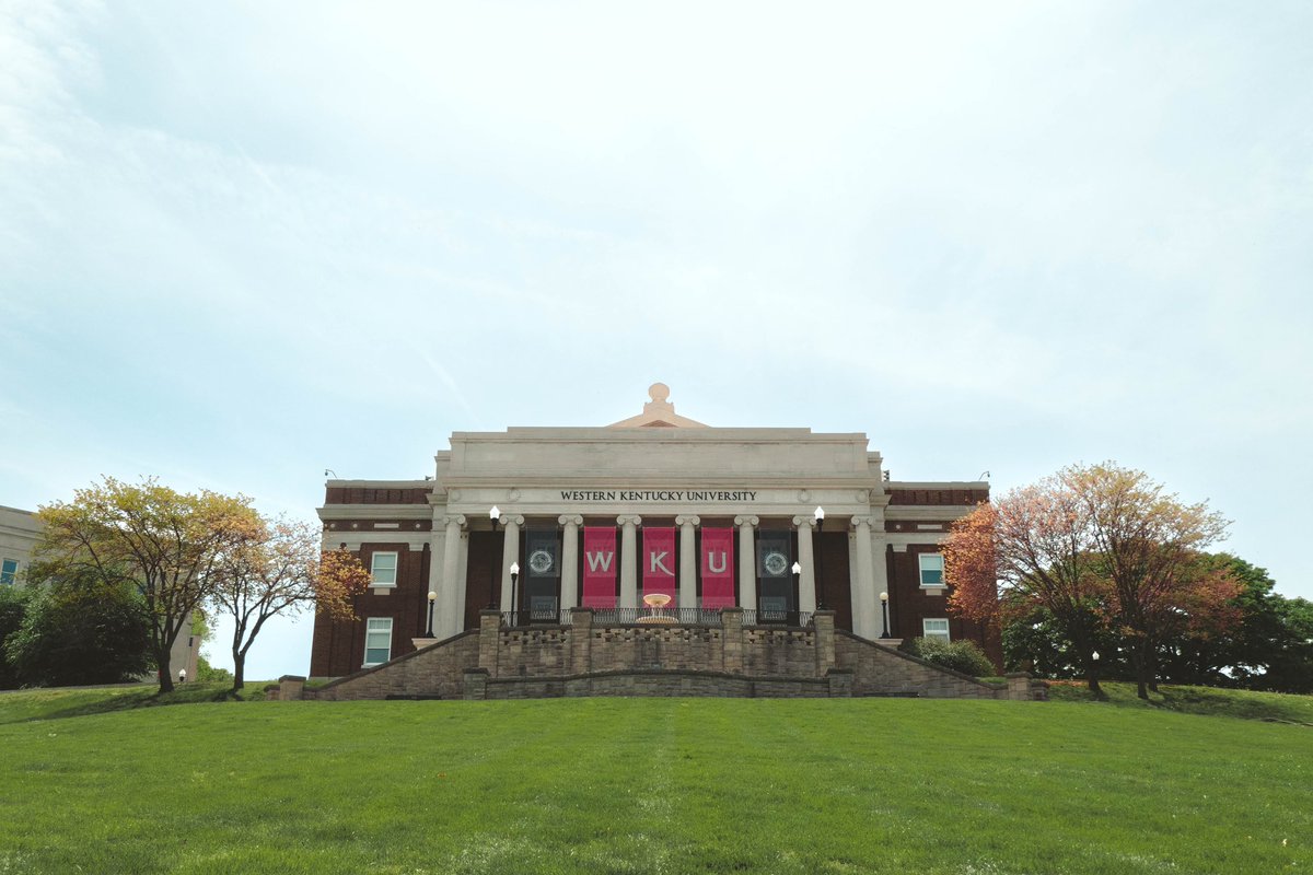 WKURecruiting's tweet photo. The Hill is in bloom just in time for the Spring Game. See you Saturday! πΈπ #GoTops #TopsOnTop #TheHill
π§΅: 3/4 https://t.co/axC15w5O9T