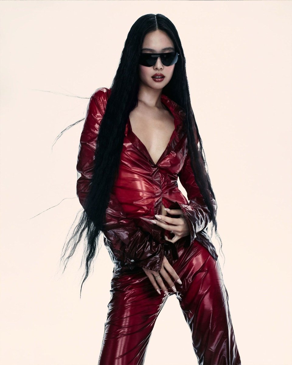 glittermagazine's tweet image. Ray-Ban taps JENNIE as new Global Ambassador. 🕶️❤️‍🔥

#RayBan #JENNIE
