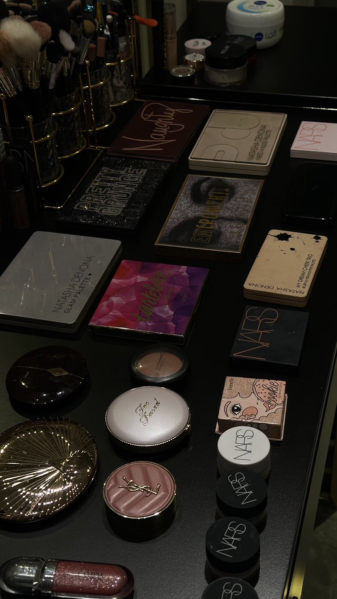 sare 🦢 tweet media