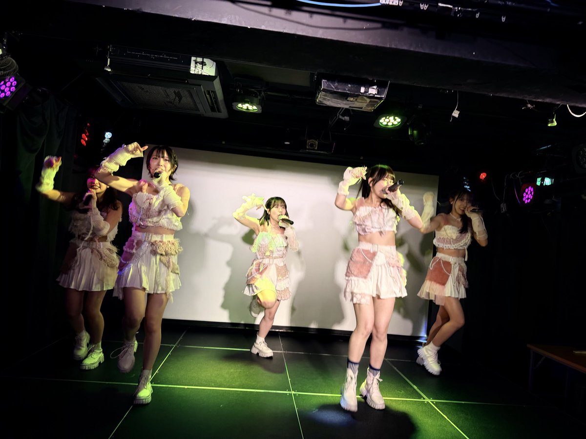 キトラ tweet media