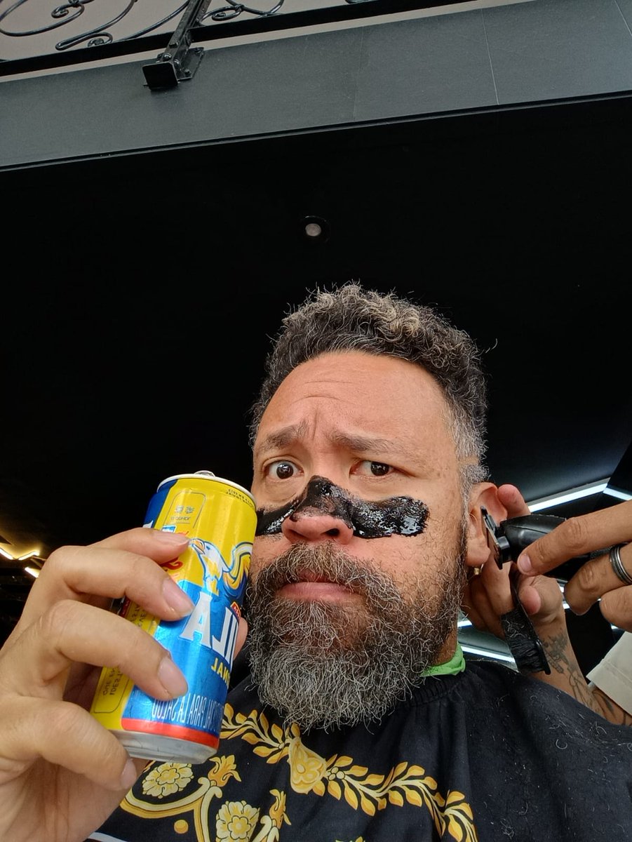 2000dePan's tweet image. #LifeHack llegar temprano a la barbería.