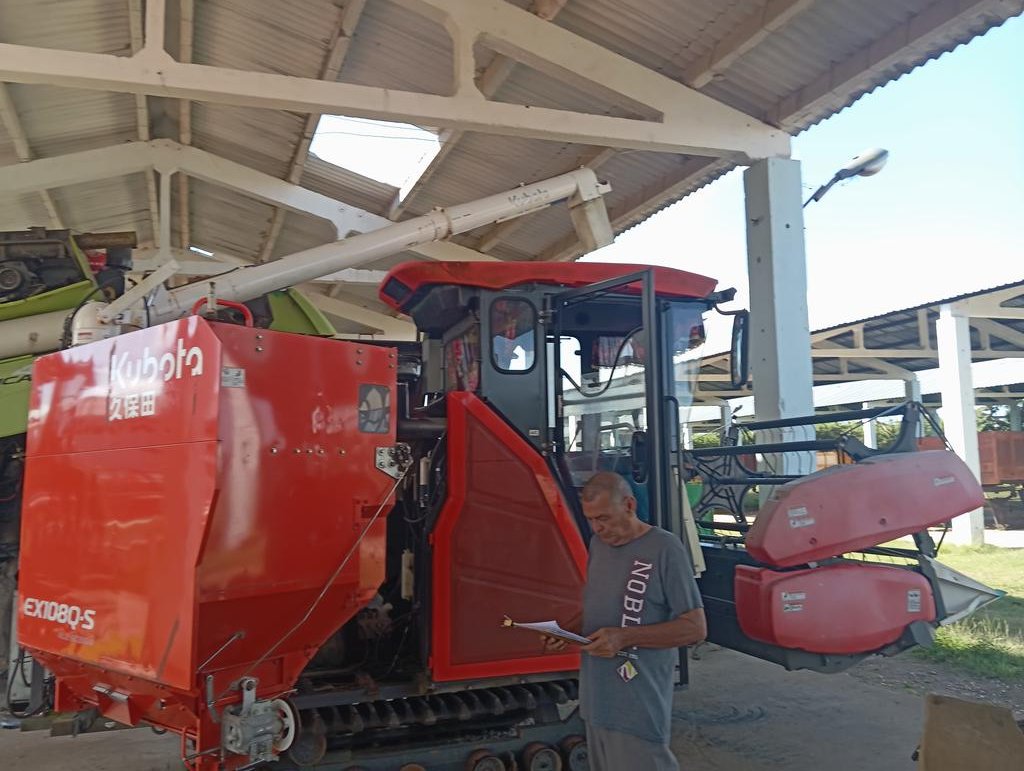 Estamos ultimando los detalles de las cosechadoras q en los próximos días se incorporarán a la cosecha