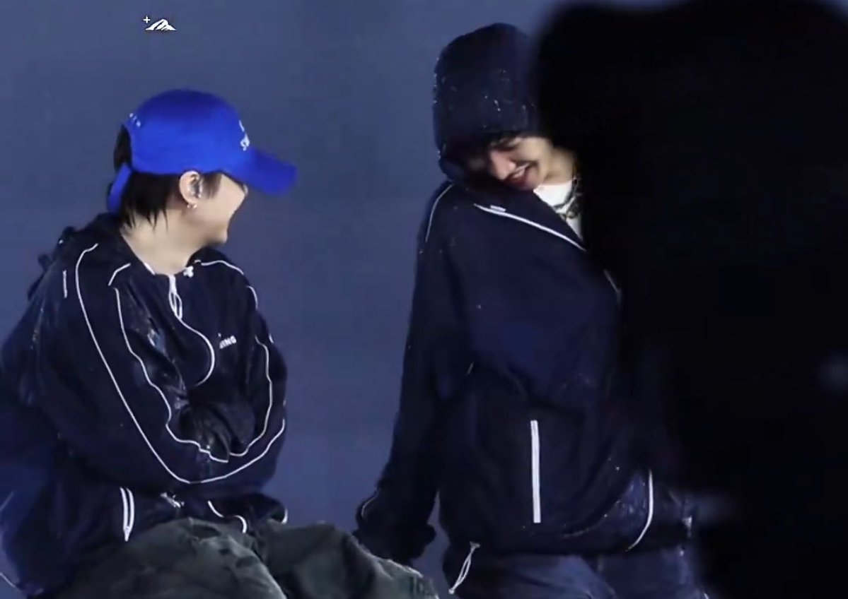 dile⁷ 🪭 new fic 📌 seeing bts vip x3 tweet media