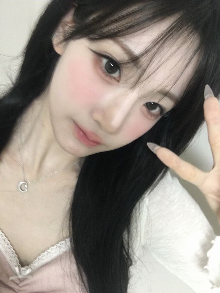 si3_s22s's tweet photo. 따라하기 좋은 메이크업 레퍼런스 모음 🤍 https://t.co/NqGwNZRowV